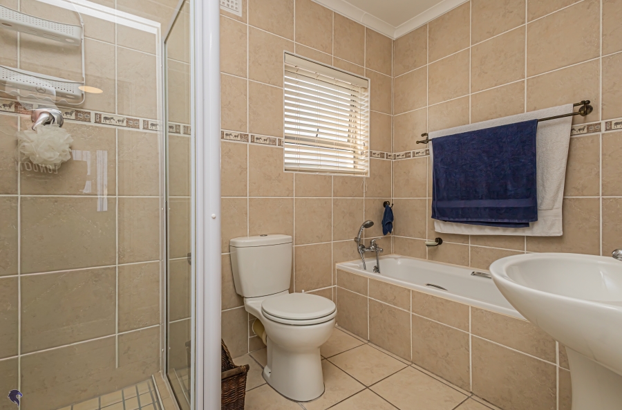 5 Bedroom Property for Sale in Country Club Western Cape